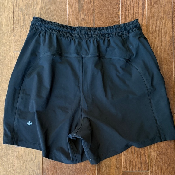 lululemon athletica Men's Pace Breaker Short 5” - Linerless - size S - Picture 2 of 4